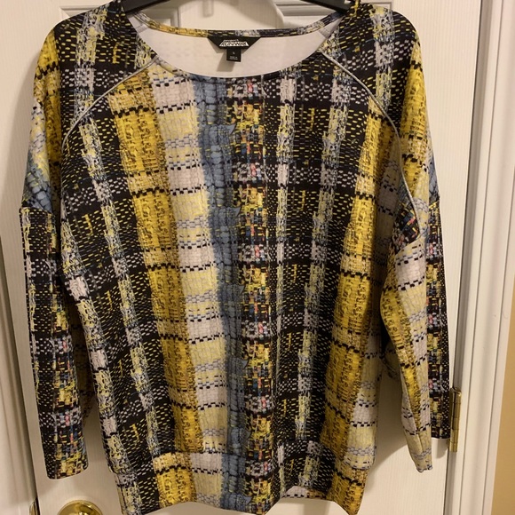 Tops - RUNWAY- 3/4 SLEEVE TOP (Matching bottom in closet)